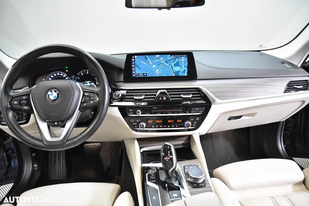 BMW Seria 5 520i Aut. Luxury Line - 9