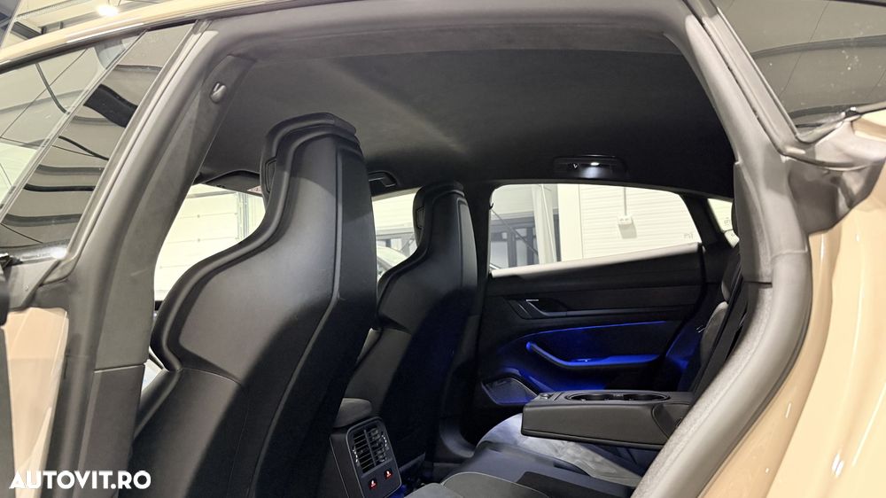 Porsche Taycan GTS Sport - 32