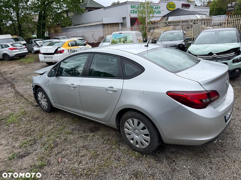 Opel Astra 1.4 T Business EU6 - 5