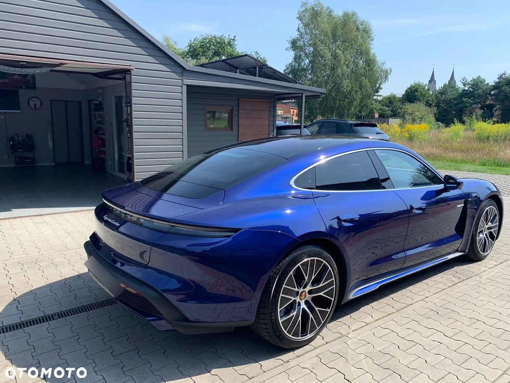 Porsche Taycan - 8