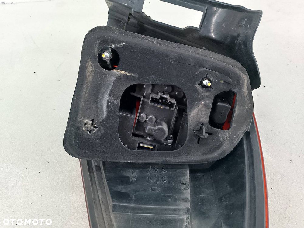 LAMPA TYLNA LEWA RENAULT LAGUNA III ( 07-15 ) KOMBI - 8