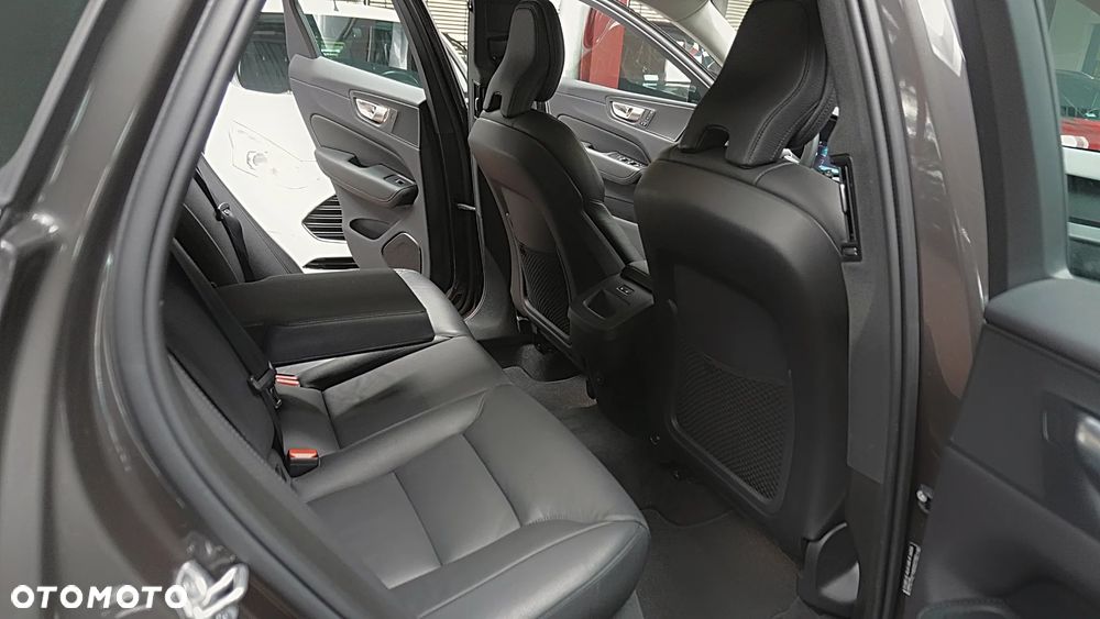 Volvo XC 60 B4 B Plus Dark - 15