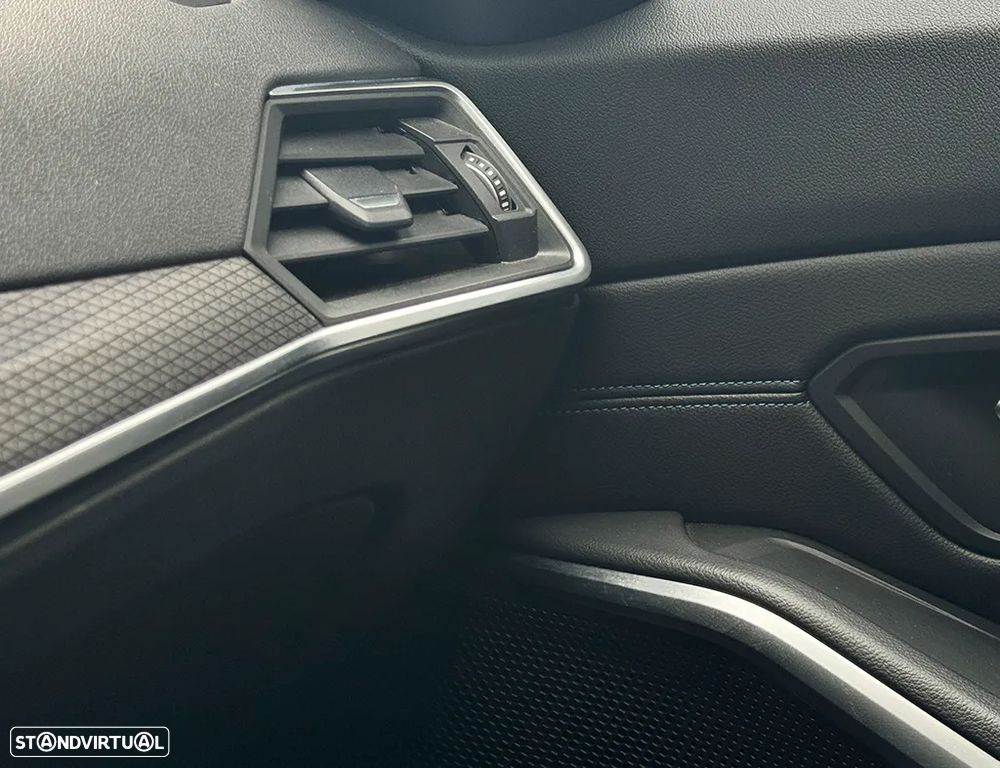 BMW 320 d Touring Pack Desportivo M Auto - 14