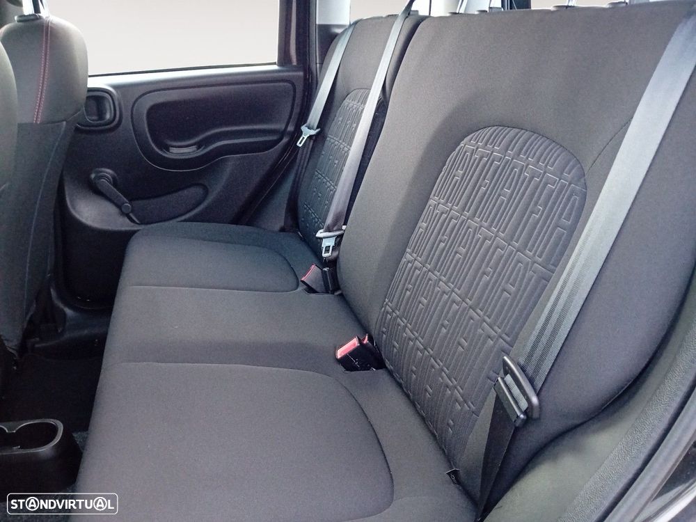 Fiat Panda 1.0 Hybrid (RED) — fotografia 13