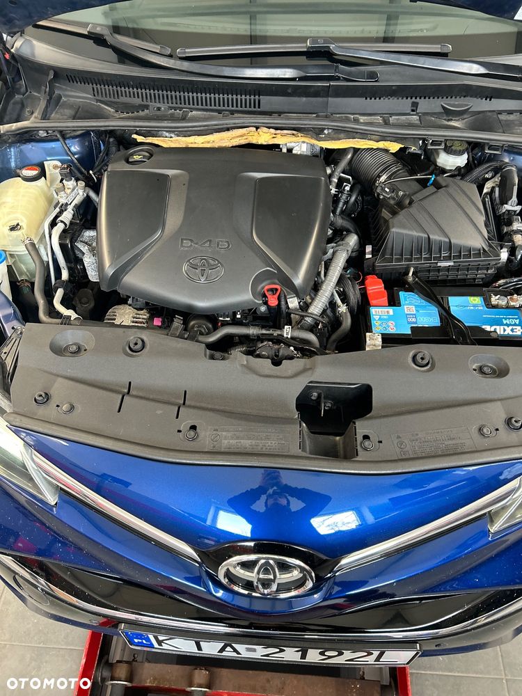 Toyota Avensis 2.0 D-4D Premium - 31