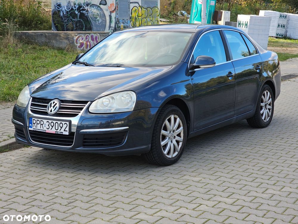 Volkswagen Jetta 2.0 FSI Comfortline - 1