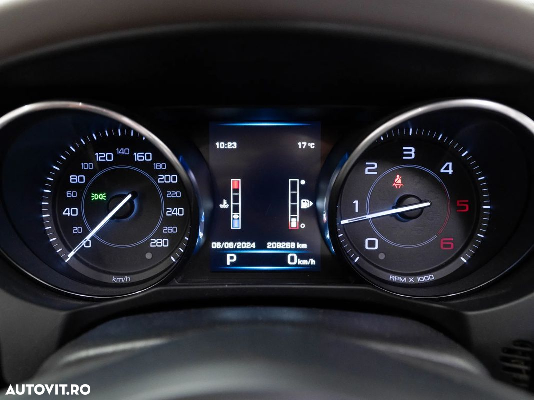 Jaguar XE - 9