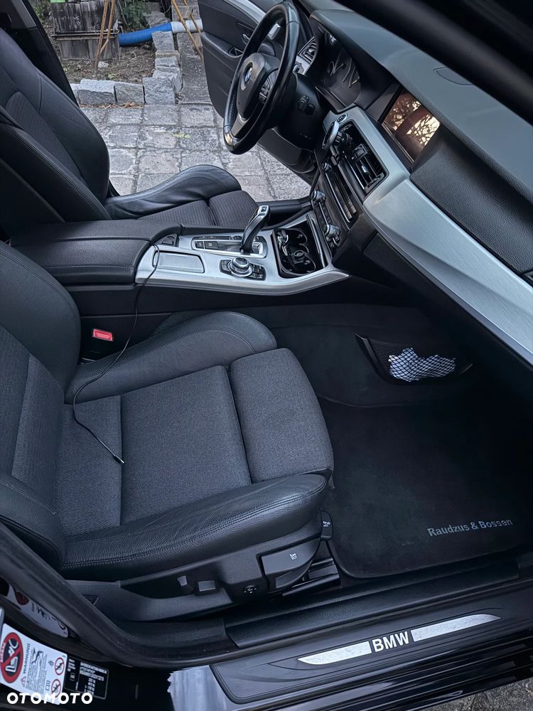 BMW Seria 5 530d xDrive - 12