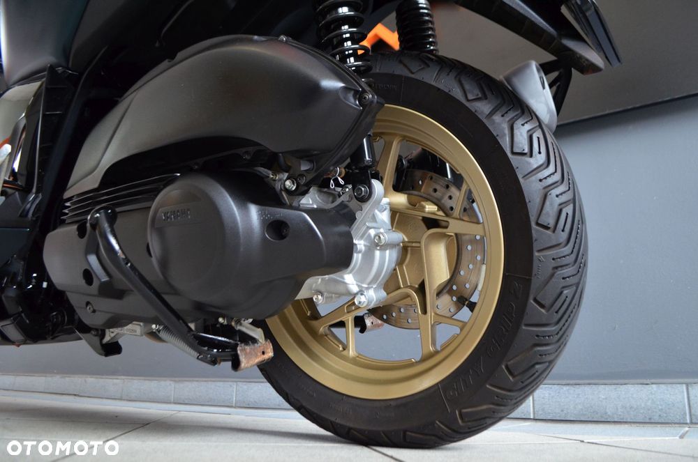 Yamaha X-max - 22