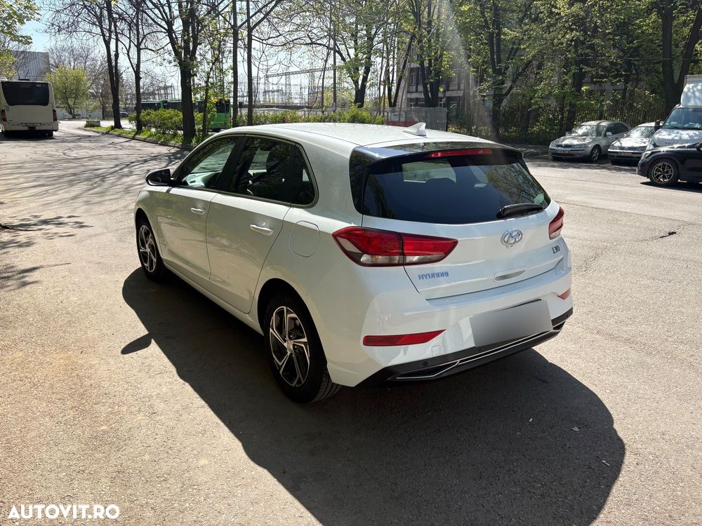 Hyundai i30 1.5 110CP 5DR M/T Highway - 16