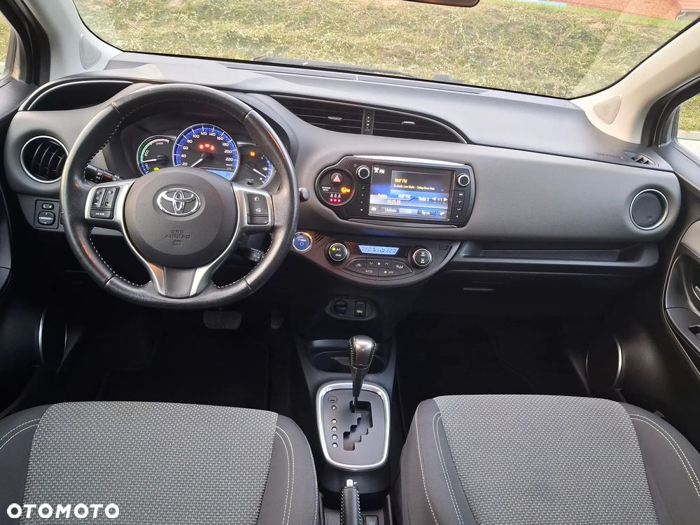 Toyota Yaris Hybrid 100 Dynamic - 20