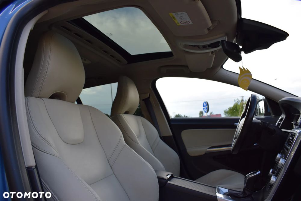 Volvo V60 D4 Geartronic Summum - 24