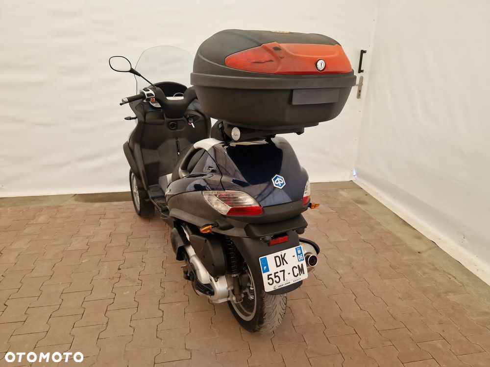 Piaggio MP-3 - 7
