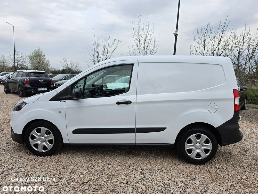 Ford Transit Courier - 13