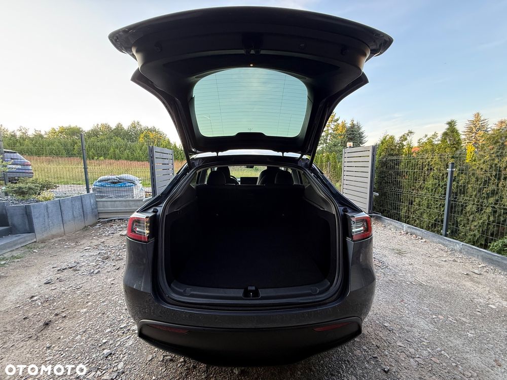 Tesla Model Y Long Range Dual Motor AWD - 13