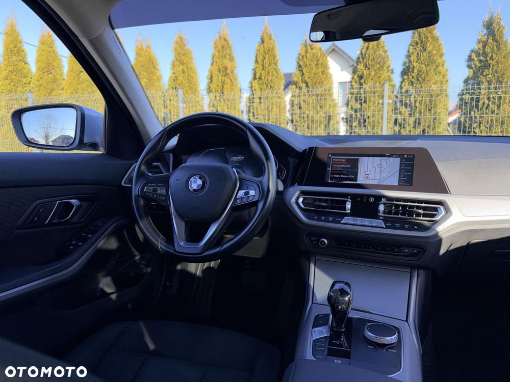 BMW Seria 3 320d xDrive - 16