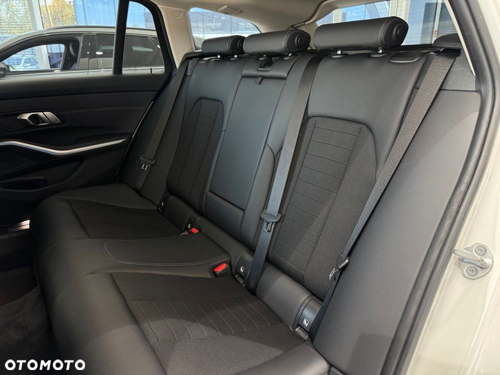 BMW Seria 3 320e Sport Line - 13