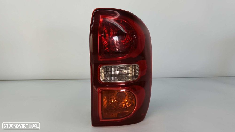 FAROLIM TRASEIRO DIREITO TOYOTA RAV 4 (A2) 2.0 D4-D LUNA 4X4 (2003->) - 1