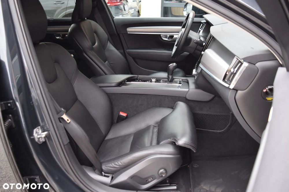 Volvo V90 D3 Momentum Pro - 40