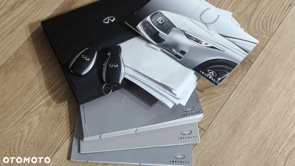 Infiniti Q30 1.5d DCT Premium City Black - 37