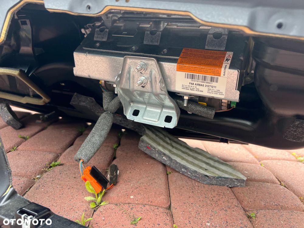 DESKA KONSOLA KOKPIT PODUSZKA PASY VOLVO XC70 V70 S80 II - 14