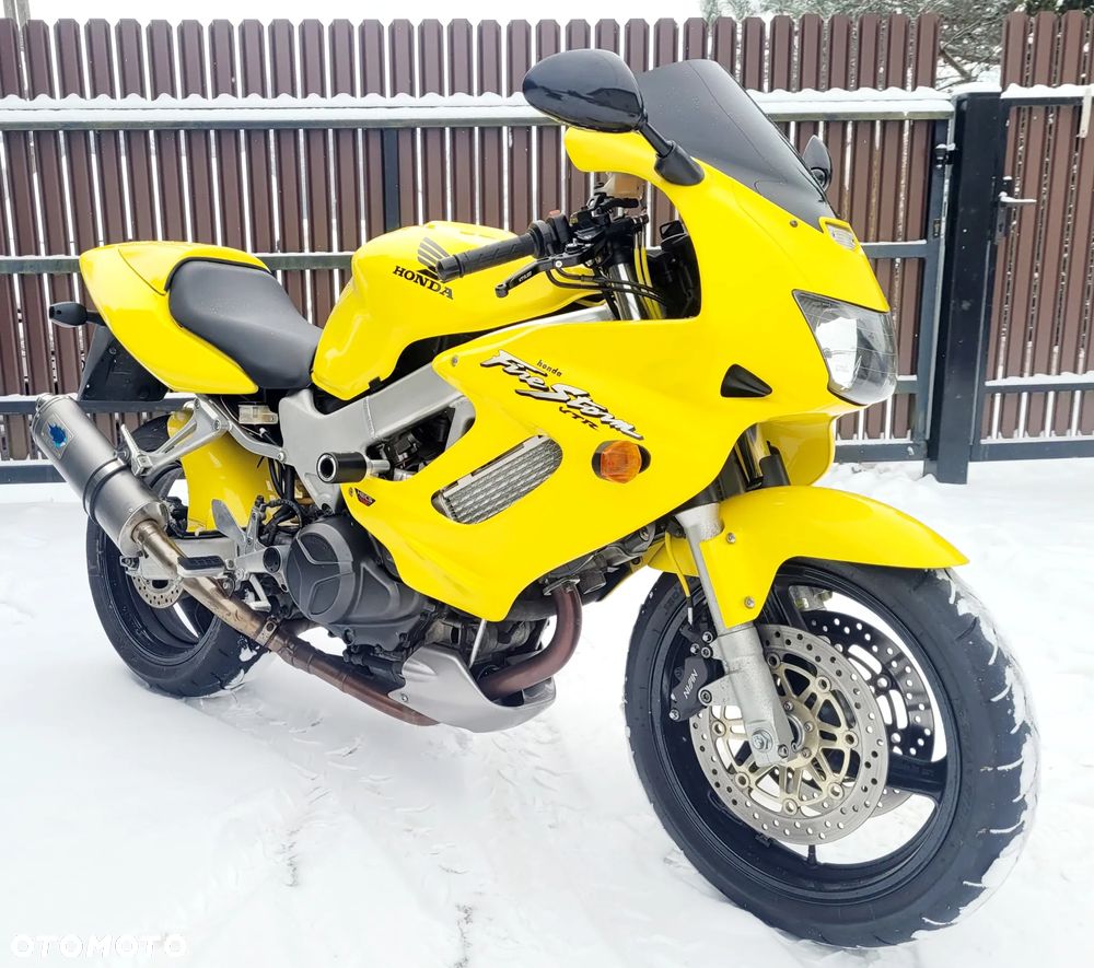 Honda VTR - 11