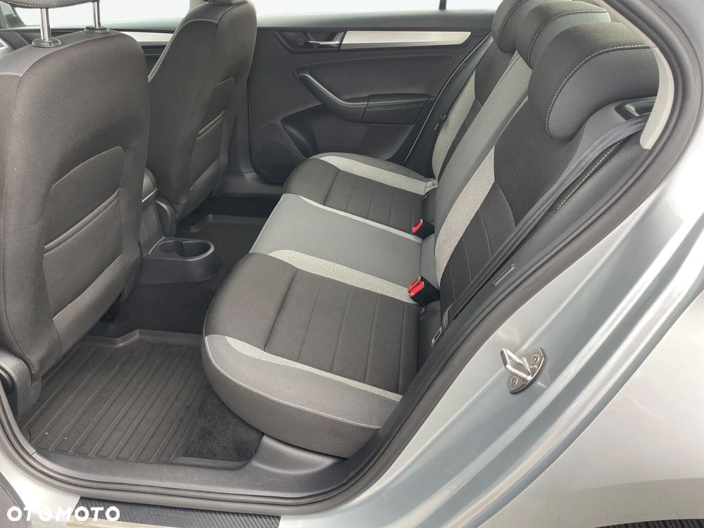 Skoda RAPID 1.0 TSI Ambition - 17