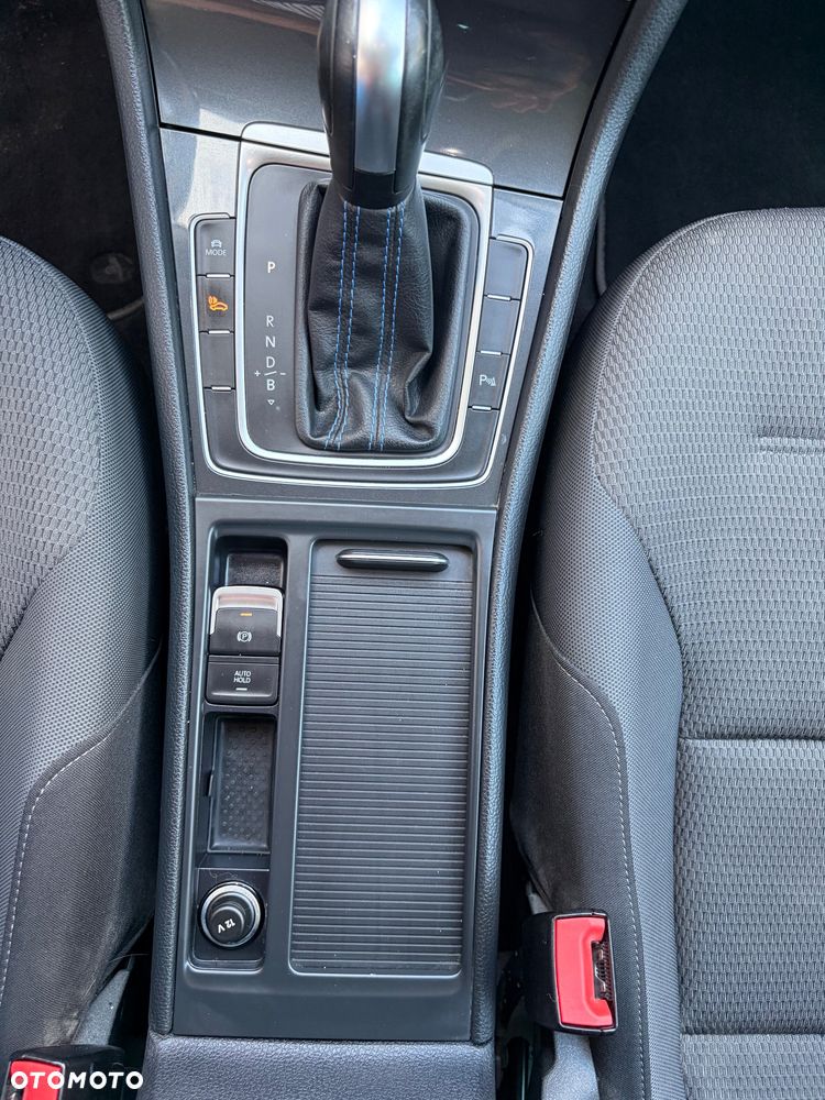 Volkswagen Golf e-Golf - 28