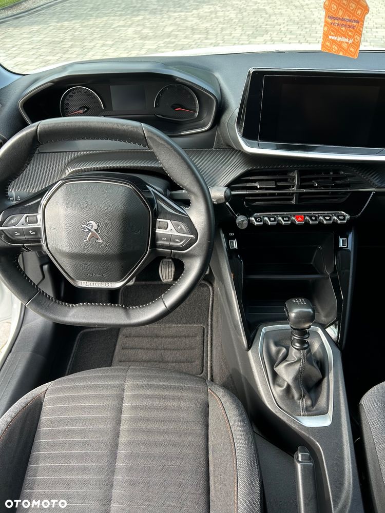 Peugeot 208 - 21