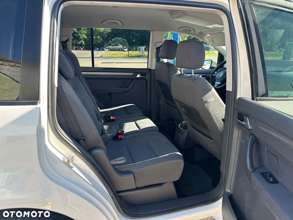 Volkswagen Touran - 11