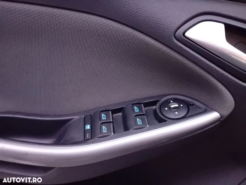 Ford Focus Turnier 1.6 TDCi DPF Start-Stopp-System Business - 11