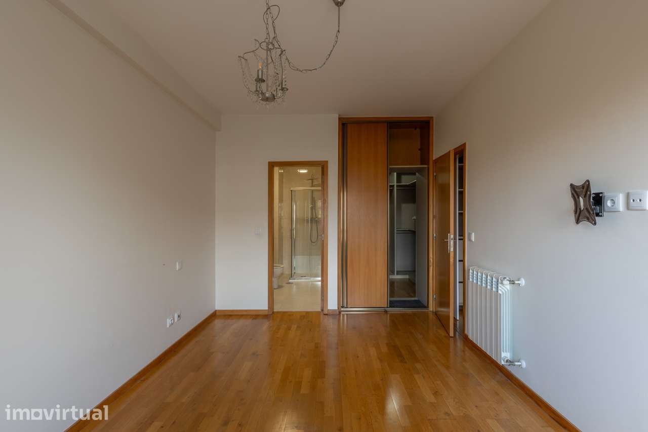 T3+1 com Suite, Closet, 2 WC, Garagem e Arrecadação | Senhora da Hora - Grande imagem: 5/15