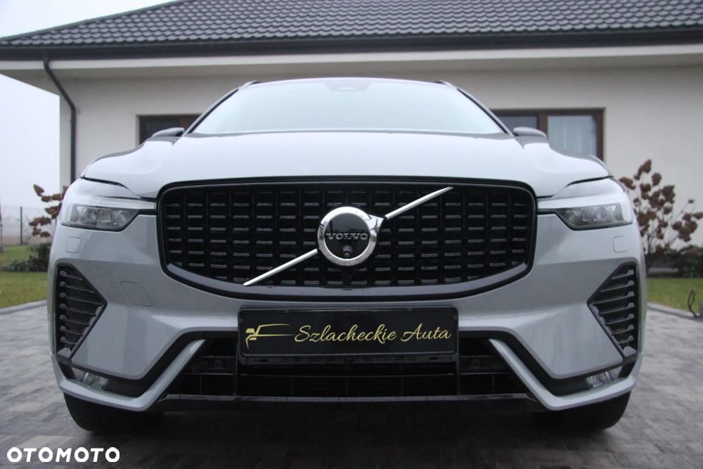 Volvo XC 60 B4 D Plus Dark - 35