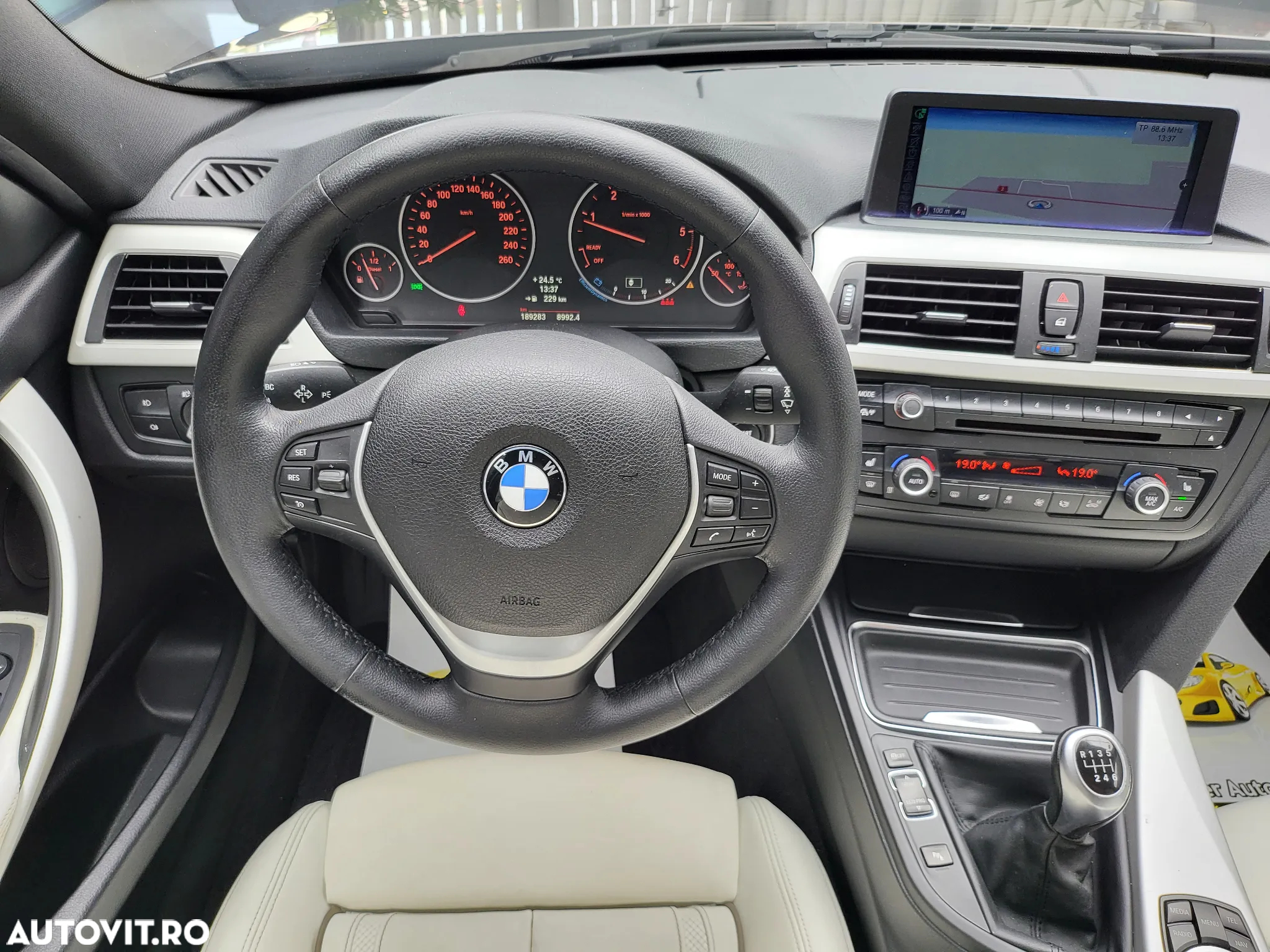 BMW Seria 3 320d Luxury Line - 11