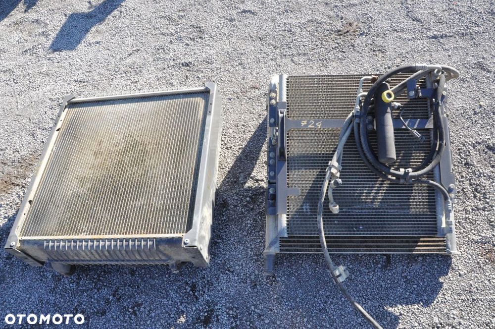 CHŁODNICA WODY  OLEJU POWIETRZA FENDT 724 - 2