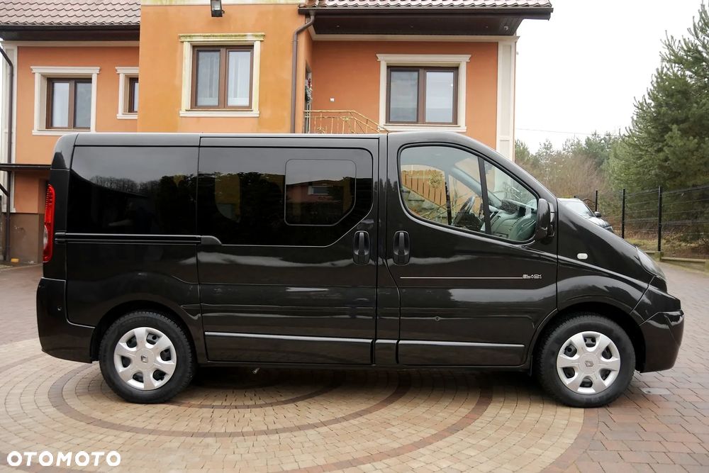 Renault Trafic Grand Passenger Black Edition - 5