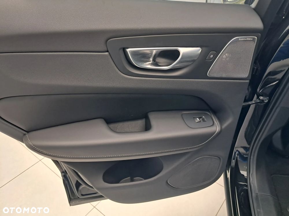 Volvo XC 60 T6 Plug-In Hybrid AWD Ultra Black Edition - 16