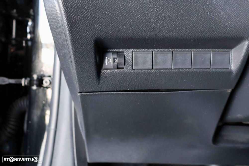 Peugeot 208 1.2 Hybrid Allure e-DCS6 - 13