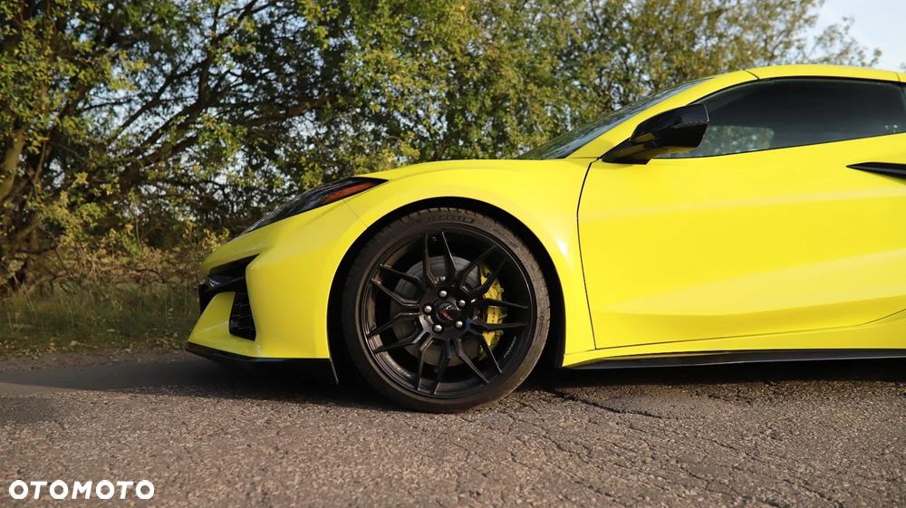 Chevrolet Corvette - 4