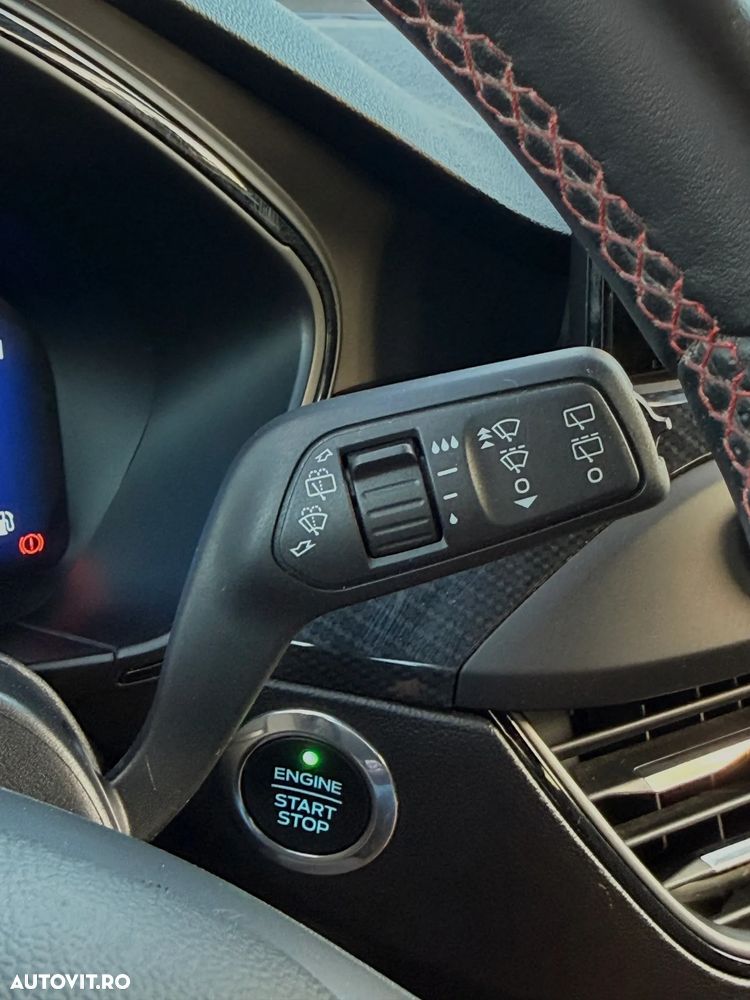 Ford Focus 1.0 EcoBoost MHEV ST-Line - 32