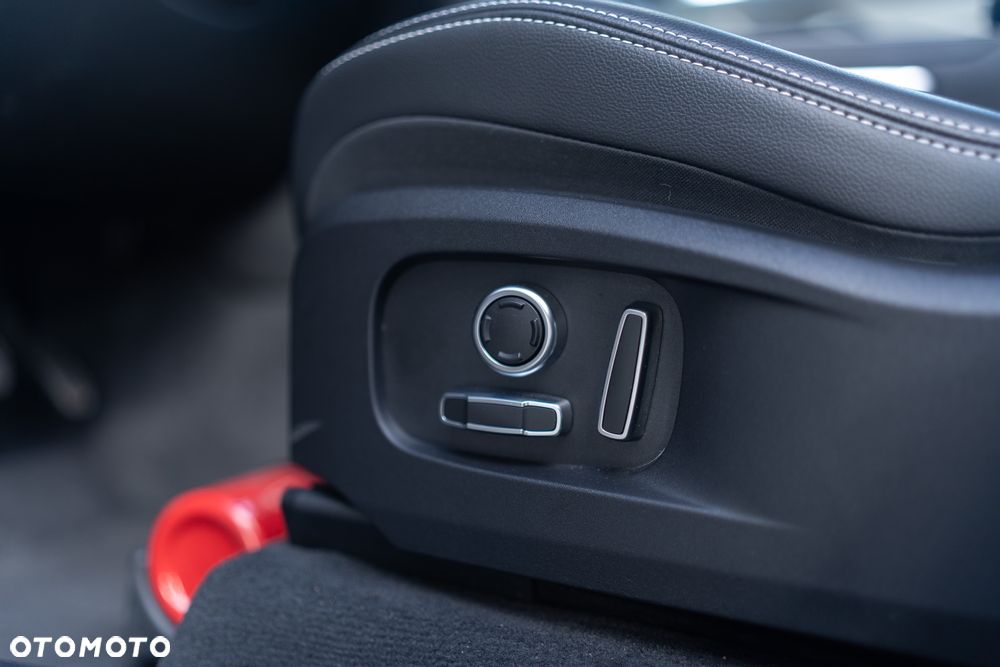 Jaguar F-Pace 2.0 D200 mHEV AWD R-Dynamic S - 10