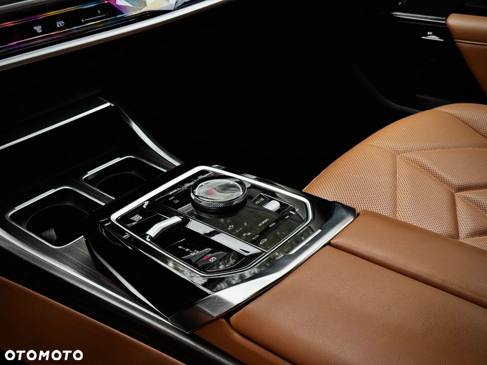 BMW Seria 7 - 21