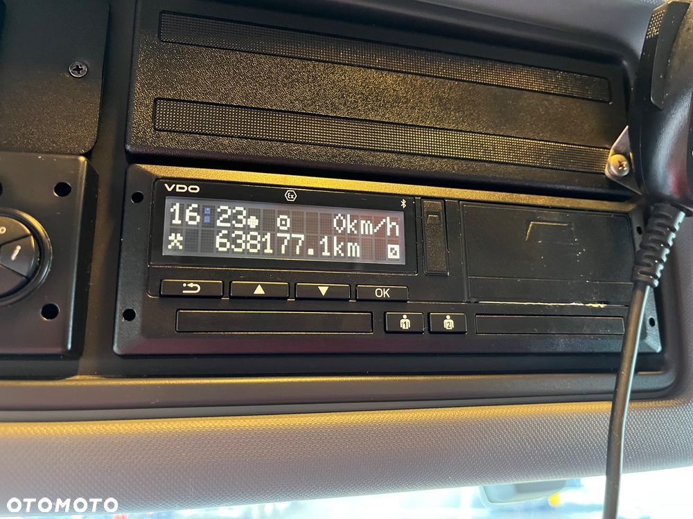 Renault Thigh440 High Sleeper Cab - 12