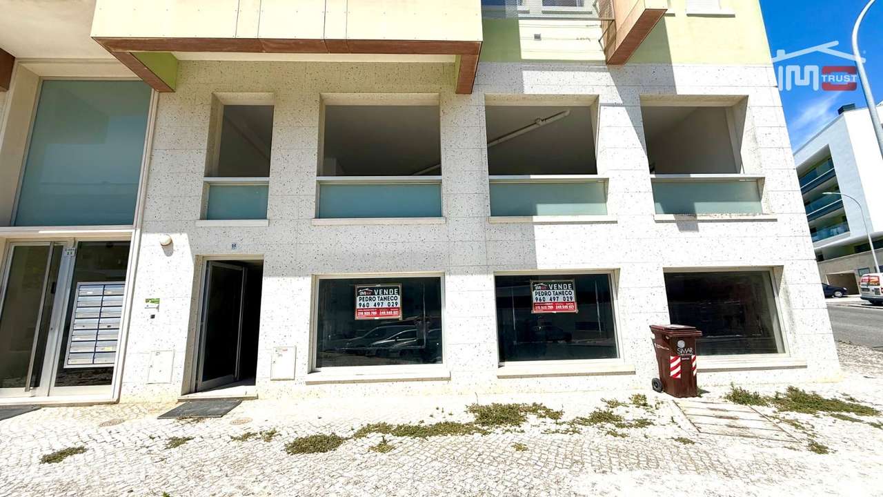 Loja 225m2 Camarate - Espaço Disponível a todas as Actividades Come... - Grande imagem: 2/32