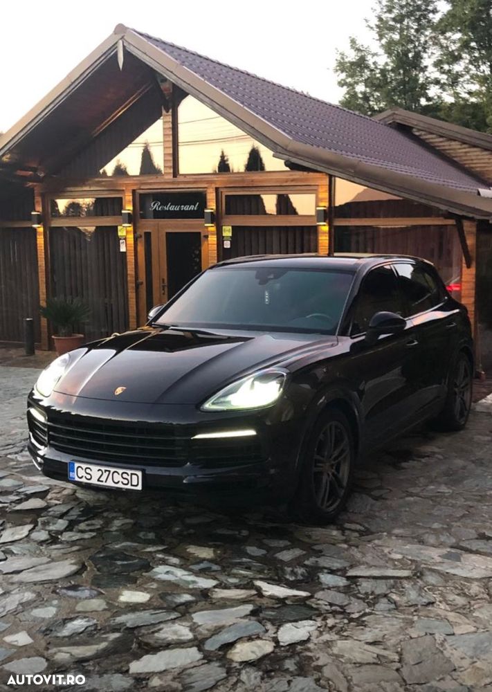 Porsche Cayenne - 1