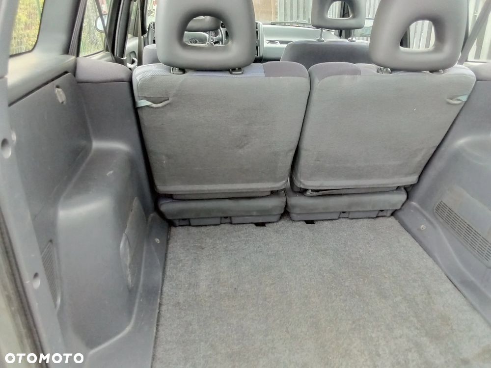Toyota RAV4 2.0 Fun - 12