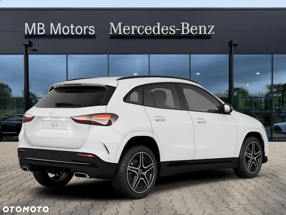 Mercedes-Benz GLA - 4