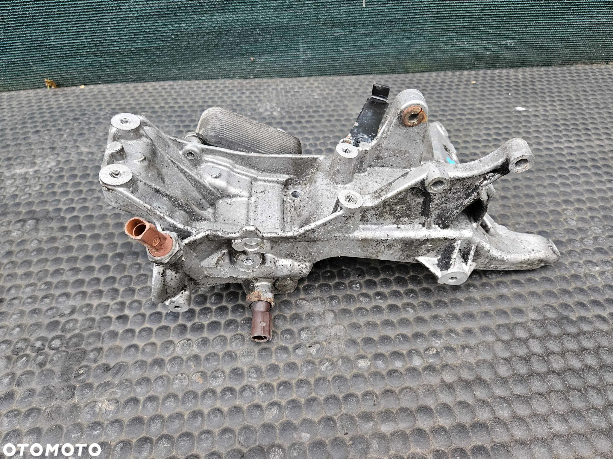 Podstawa 06H903143H 06J117021J Filtra Oleju Chlodniczka Lapa Wspornik Alternatora 1.8 2.0 TFSI AUDI A4 B8 A5 A3 VW - 13