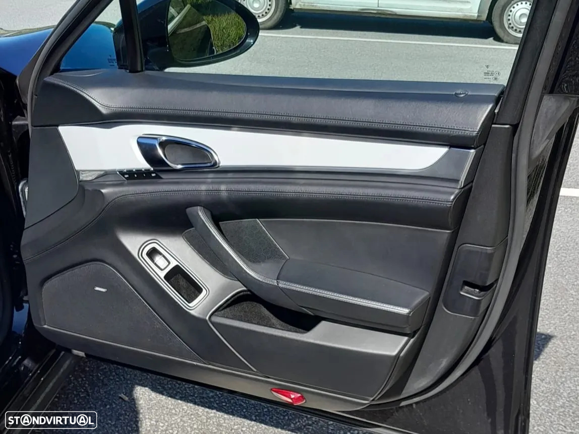 Porsche Panamera Turbo PDK - 26