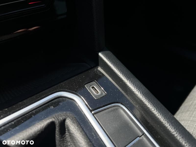 Volkswagen Passat Variant 2.0 TDI EVO Business DSG - 20